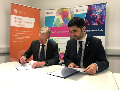 The Minister for Digital Policy and Public Administration, Jordi Puigneró, and the Pro Vice-Chancellor of the University of Bristol, Erik Lithander, have signed a collaboration agreement to develop solutions based on 5G and advanced digital technologies. 