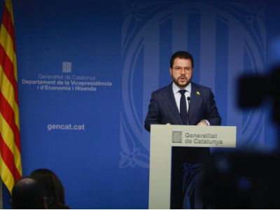 Fotografia del vicepresident Aragonès durant la roda de premsa Fotografia del vicepresident Aragonès durant la roda de premsa