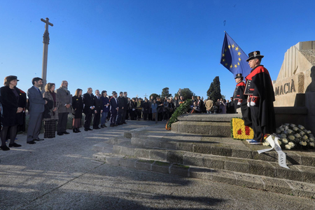 The head of the executive headed a wreath-laying ceremony today at the tomb of former Catalan President Francesc Macià to mark the 86th anniversary of his death.