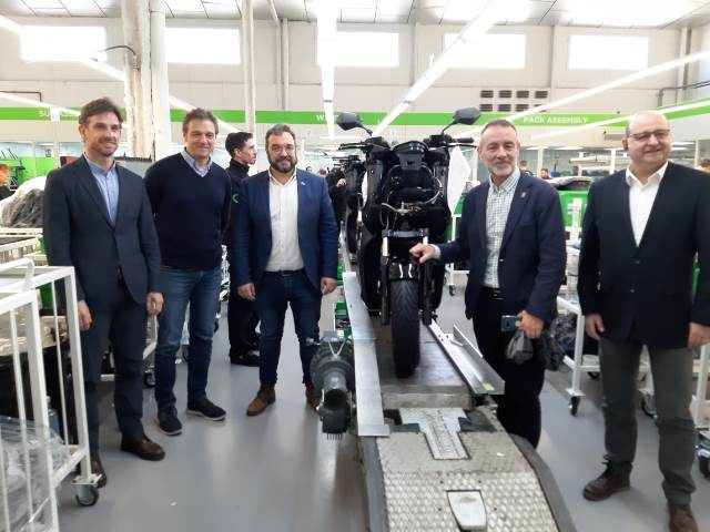 Juli Fernàndez a la fàbrica de motos elèctriques de Silence Juli Fernàndez a la fàbrica de motos elèctriques de Silence