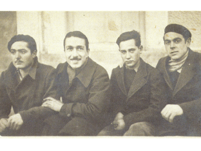 Salvador Vidal Claramunt (primer per l'esquerra), Antoni Fradera (segon) i dos companys seus a la Companyia de Treballadors Estrangers CTE-92, a la regió dels Alps francesos. Línia Maginot, novembre de 1939-maig de 1940 (autor desconegut, cedida per Josep Maria Vidal Claramunt / AHS)