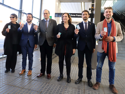 El president Torra i la resta d'autoritats, durant la inauguració de l'estació. Autor: Rubén Moreno