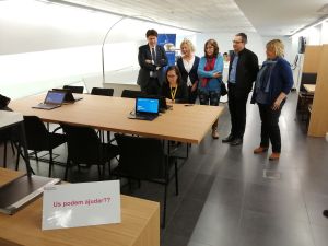 Imatge de la presentació del nou espai d'autoserveis de l'OAC de Girona