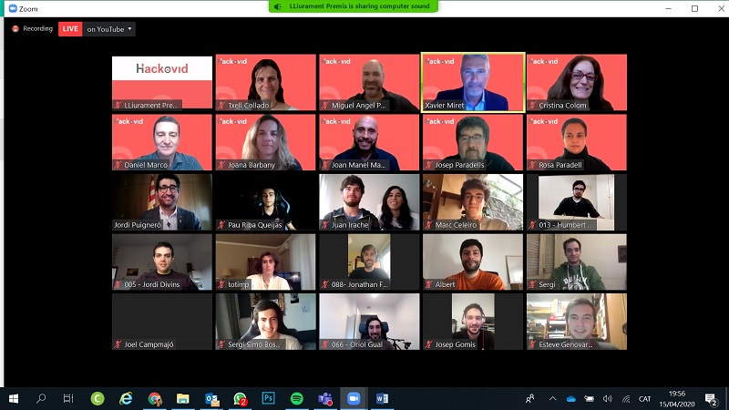 Foto 'live' amb guanyadors Hackovid Foto 'live' amb guanyadors Hackovid