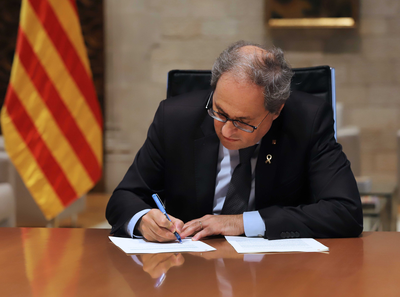 El president Torra ha signat el decret que inicia l'etapa de represa. Autor: Rubén Moreno