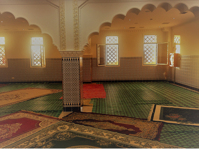 Imatge de l'interior de la mesquita de Salt.