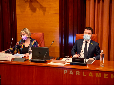 El vicepresident Aragonès i la consellera Vergés durant la compareixença a la Comissió d'Economia del Parlament