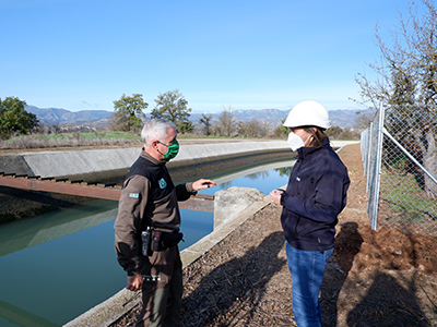 Agents Rurals i Endesa col·laboren en la instal·lació de la tanca perimetral al Canal de Gavet