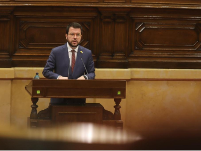 El vicepresident Aragonès durant la presentació del Decret al Parlament de Catalunya