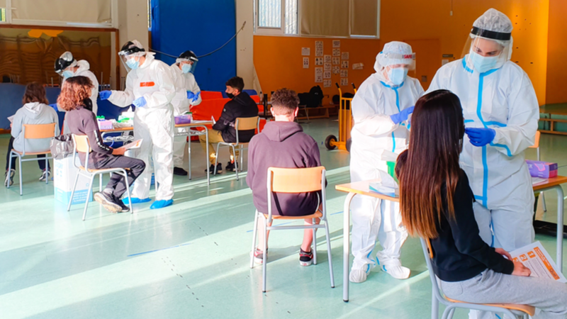Les intervencions a les escoles de l'Atenció Primària Metropolitana Sud han permès fins ara identificar 2.581 positius i fer 41.875 estudis de contactes
