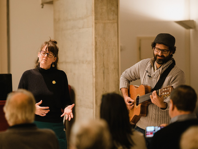 La Marta Rius (Marta Rius i Guillem Ballaz) en la presentació del cicle de conferències - concerts Música i exili que va tenir lloc a Torroella de Montgrí, el desembre de l'any passat
