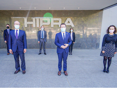 Fotografia del vicepresident, Pere Aragonès, durant la visita a l'empresa Hipra