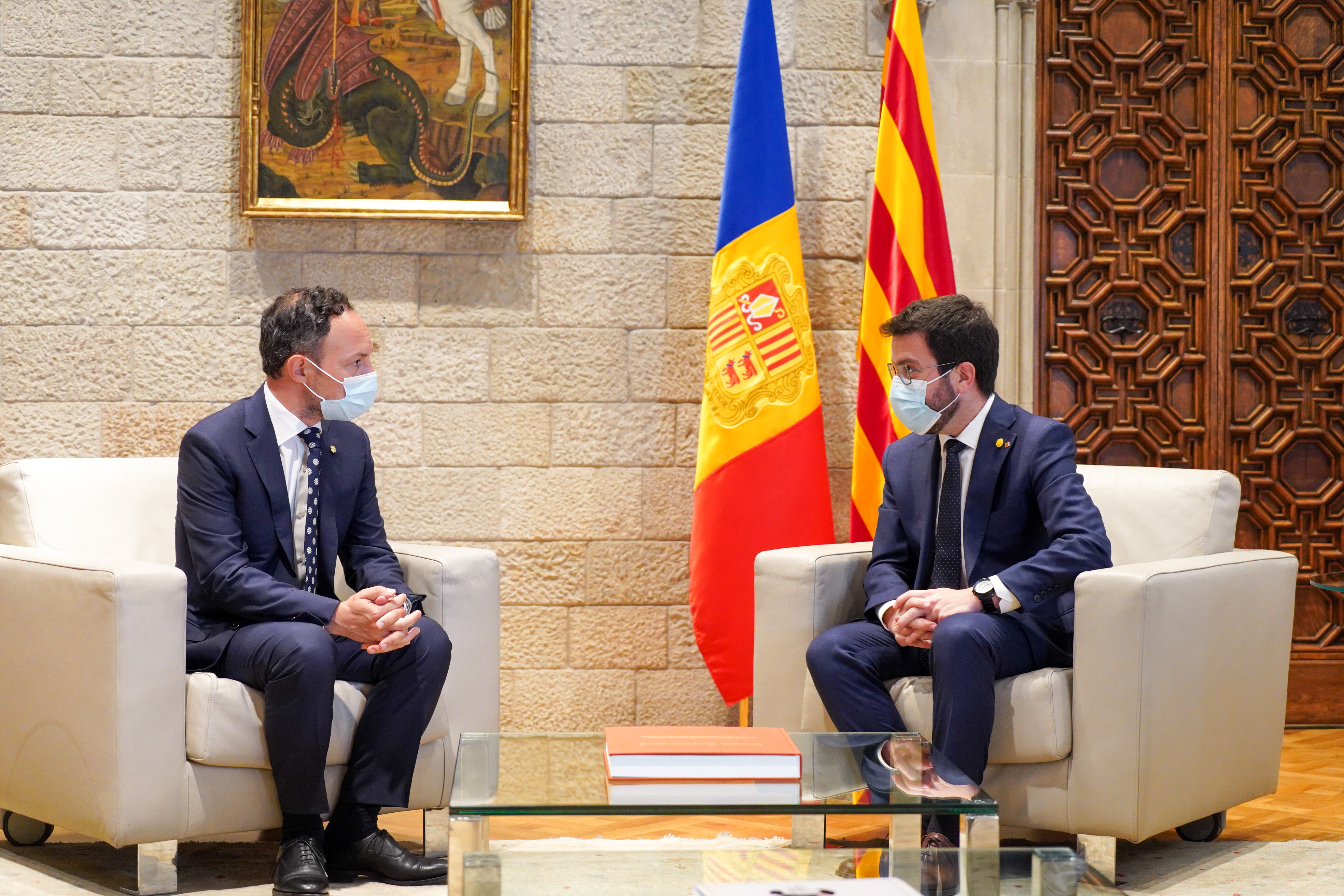 El president de la Generalitat i el cap del Govern d'Andorra, durant la reunió. Autor: Paco J. Muñoz