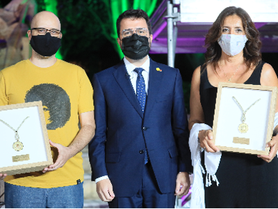 delivery of the Gold Medal of the Catalan Government to Arcadi Oliveres, posthumously, and Josefina Castellví.