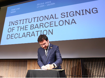 El president durant la signatura de la Declaració de Barcelona (foto: Jordi Bedmar)