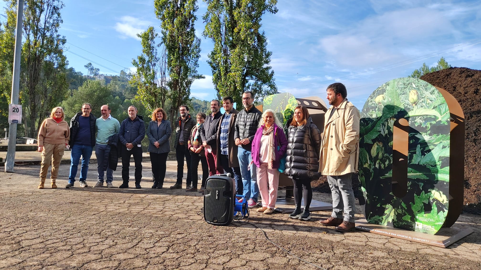 Participants en la celebració del 25è aniversari de la planta de compostatge de Torrelles de Llobregat