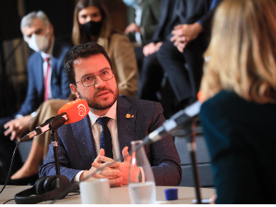 El president Aragonès, durant la conversa amb Gemma Nierga, als Premis Nacionals de Comunicació. Autor: Jordi Bedmar
