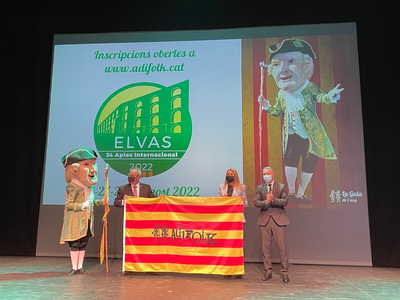 El Delegat del Govern a Portugal, Rui Reis, va intervenir aquest diumenge en la IV Gala de l'Any d'Adifolk 2021 a Lloret de Mar, en què es va fer entrega de la bandera d'Adifolk a la regidora de Cultura d'Elvas, Paula Calado. 