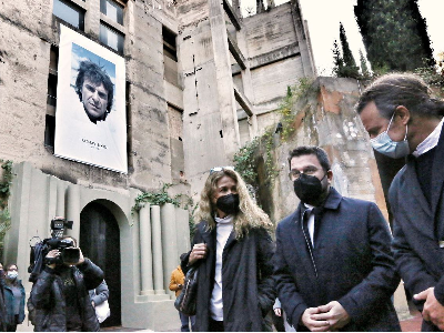 El president Aragonès visita l'homenatge a Ricardo Bofill acompanyat de la família de l'arquitecte (foto: Jordi Bedmar)