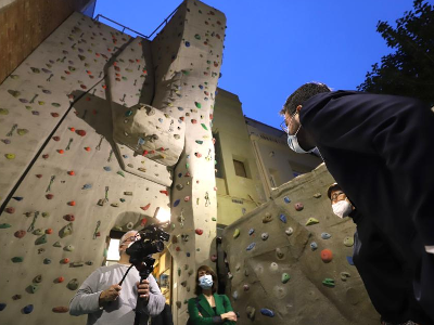 El president Aragonès durant la seva visita al Centre Excursionista de Gràcia (Foto: Rubén Moreno)