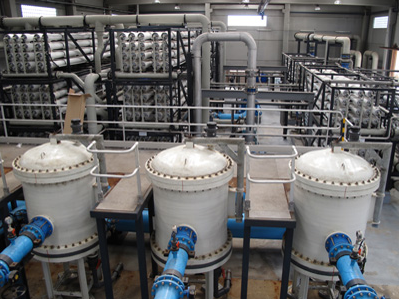 Interior de la planta d'osmosi inversa de l'Estació de Regeneració d'Aigua de la depuradora de Vila-seca i Salou. 