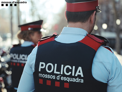 Detenim tres menors per vuit robatoris amb força en comerços del districte de Nou Barris de Barcelona