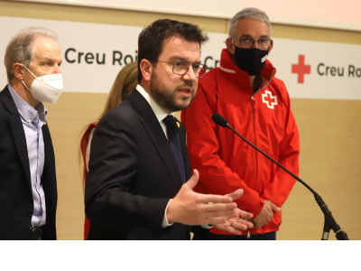 El president Aragonès durant l'acte amb la Creu Roja.