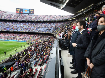 El president de la Generalitat al Camp Nou (foto: Jordi Bedmar)
