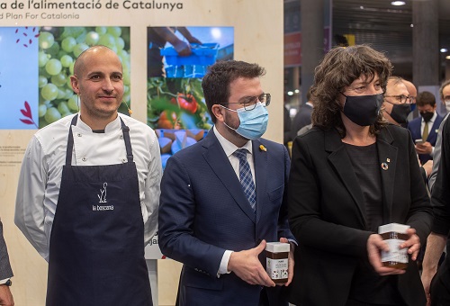 El President del Govern i la consellera d'Acció Climàtica visitant l'estand de la Generalitat a l'Alimantària
