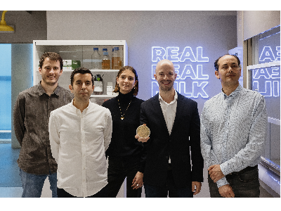 Fotografia dels membres de l'equip de la startup catalana Real Deal Milk