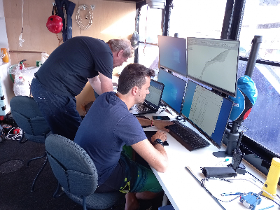 Equip tècnic que està fent el mapa d'hàbitats marins