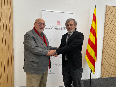 El director de l'Agència Catalana del Consum i el president de la sectorial de comerç de l'organització empresarial PIMEC, en l'acte de signatura