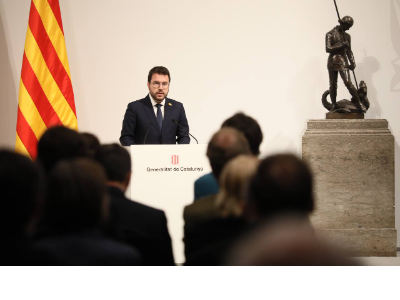 El president Aragonès durant l'acte de presa de possessió dels nou membres del Consell de Garanties Estatutàries.