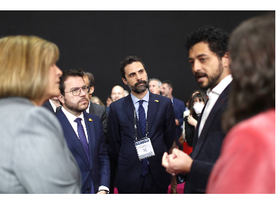 EL president de la Generalitat, Pere Aragonès, i el conseller Torrent en la visita a l'ISE.