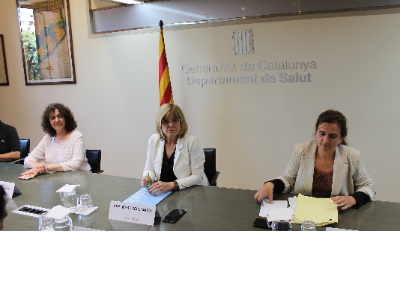 La secretària general, Meritxell Masó, junt amb la directora del Servei Català de la Salut, Gemma Craywinckel, i la regidora de Salut, Envelliment i Cures, Gemma Tarafa