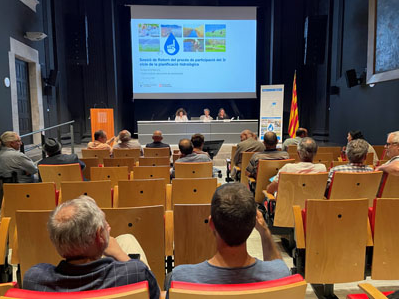 Inici de la sessió de retorn celebrada ahir a Girona, en el marc dels processos de participació de la planificació hidrològica 2022-2027.