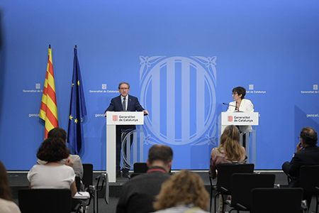 El conseller d'Economia i Hisenda, Jaume Giró, i la secretària d'Hisenda, Marta Espasa, durant la roda de premsa