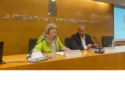 La consellera Violant Cervera i el president de l'APCE, Xavier Vilajoana.