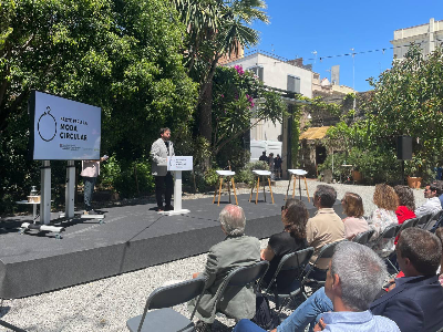 El director de l'Agència de Residus de Catalunya, Isaac Peraire, presentant el Pacte per a la Moda Circular