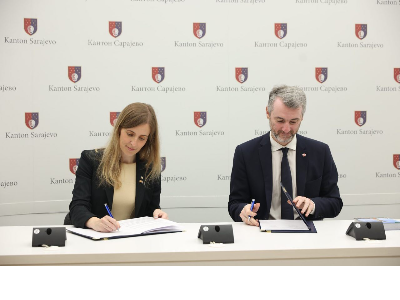 La consellera Alsina i el primer ministre del cantó de Sarajevo, Edin Forto, signen el pla de treball Catalunya-Sarajevo