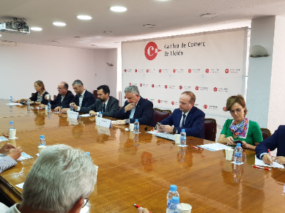 Imatge de la reunió entre el Departament d'Empresa i Treball i la Cambra de Comerç de Lleida