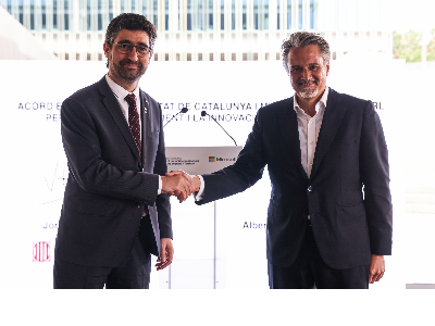 El vicepresident Puigneró i el president de Microsoft Espanya Alberto Granados, durant la signatura del protocol de col·laboració