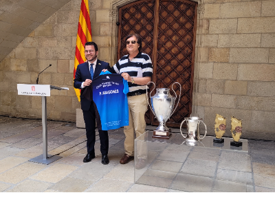 El president Aragonès amb el president del club, Enric Vall