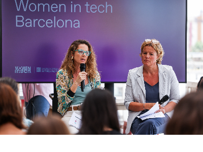 La DG de Societat Digital, Joana Barbany, i la directora de desenvolupament corporatiu de Tech Barcelona, Mar Galtés, durant la presentació de Women in Tech Barcelona