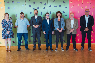 El president Aragonès i els consellers Teresa Jordà i Roger Torrent amb els representants de la Taula Agrària