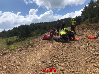 Imatge del rescat d'una ciclista a Bellver de Cerdanya