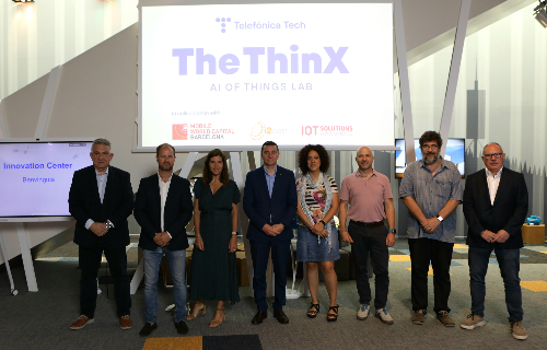 Foto de família de les entitats impulsores del laboratori The Thinx 5G Barcelona