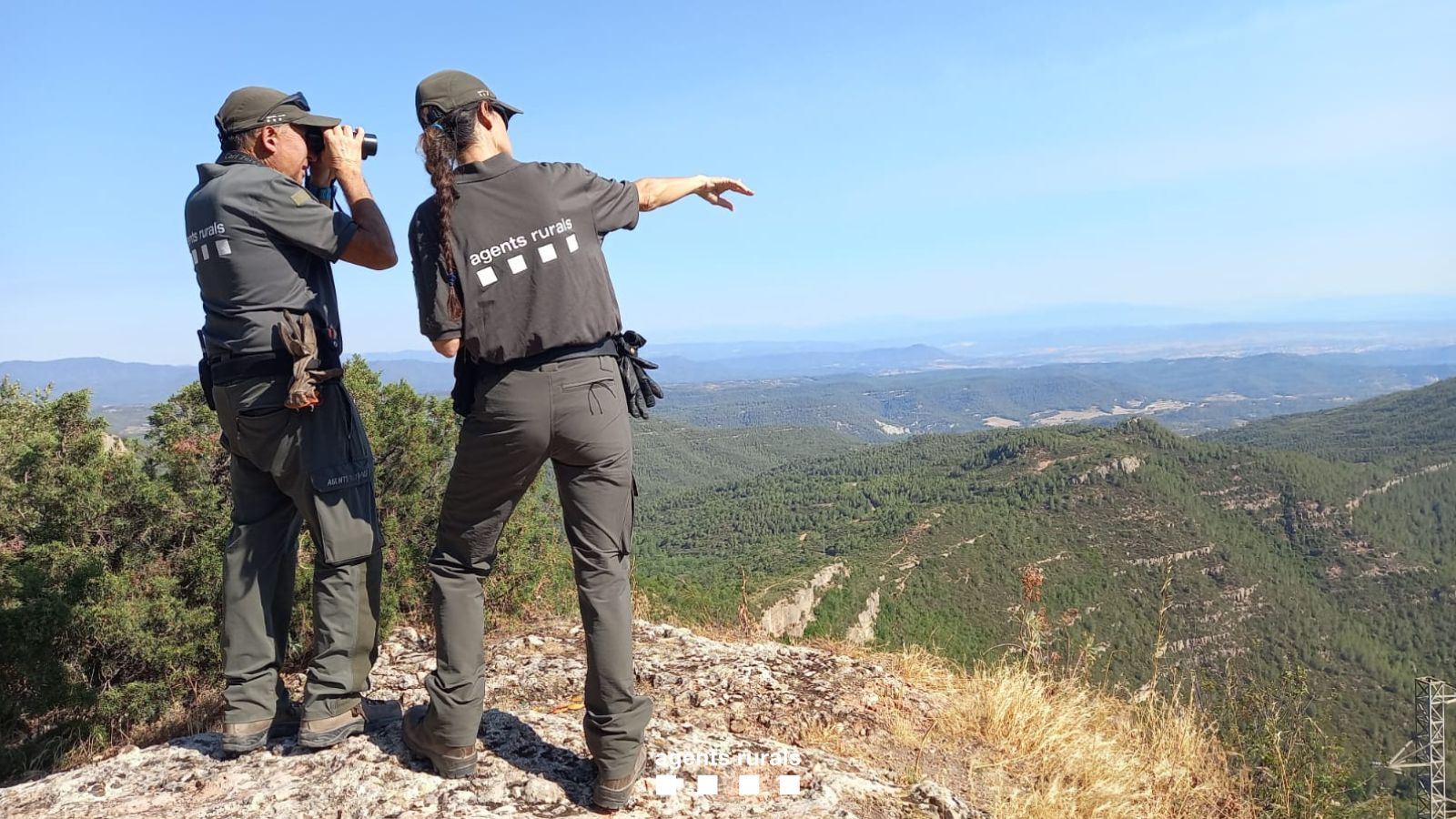 Agents Rurals fent vigilància a Montserrat.