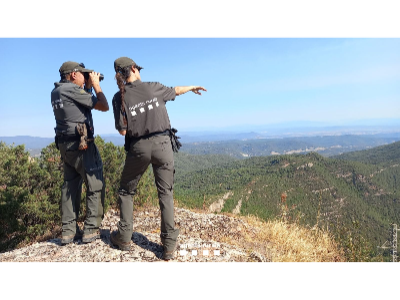 Agents rurals fent vigilància a Montserrat