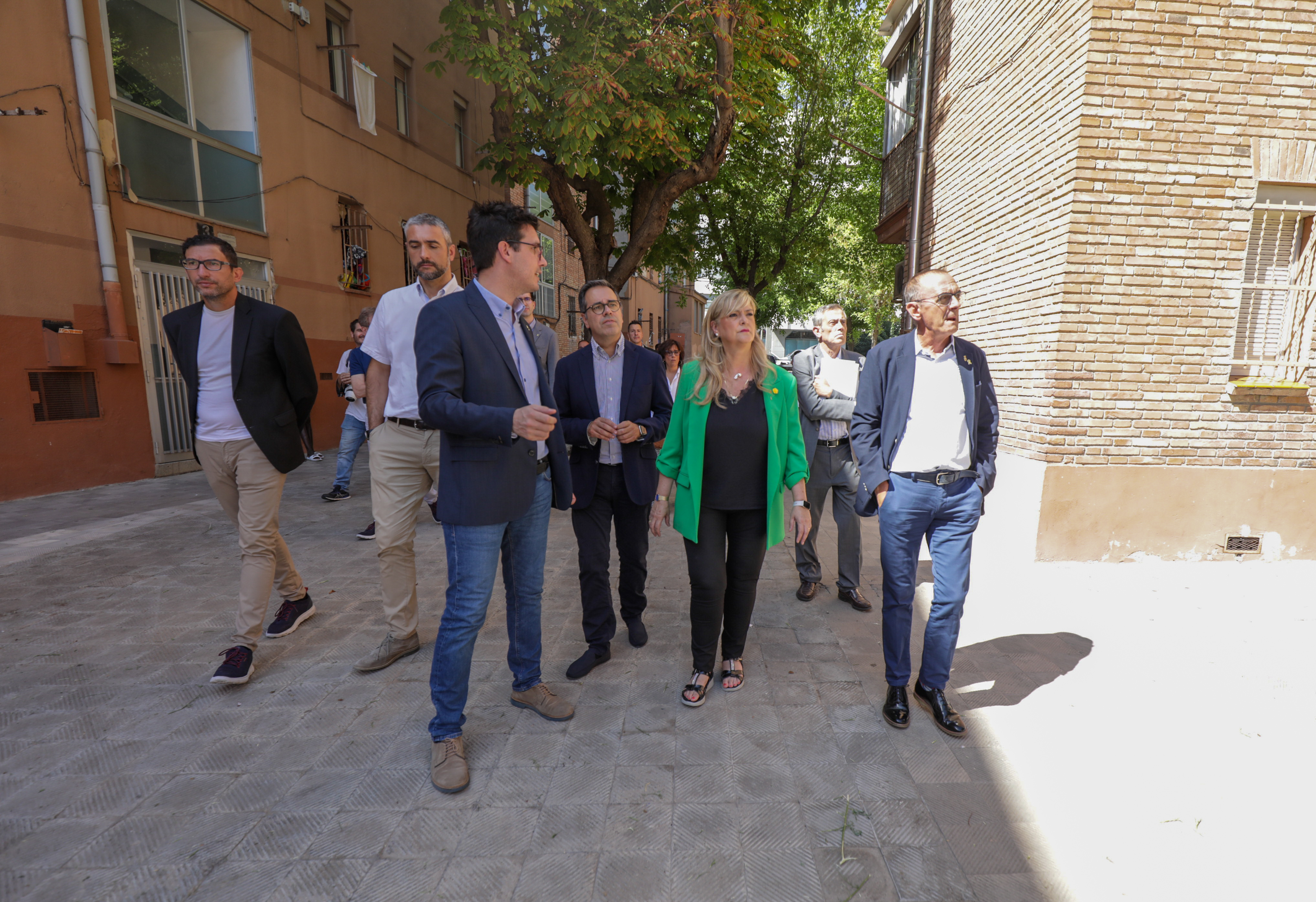 Visita en un dels barris beneficiaris del programa de rehabilitació a Lleida